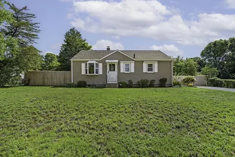 Exterior - 133 Denwall Dr, Springfield, MA 01119 photo 7 of 9