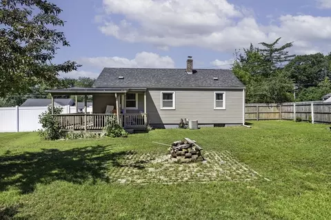Exterior - 133 Denwall Dr, Springfield, MA 01119 photo 2 of 9