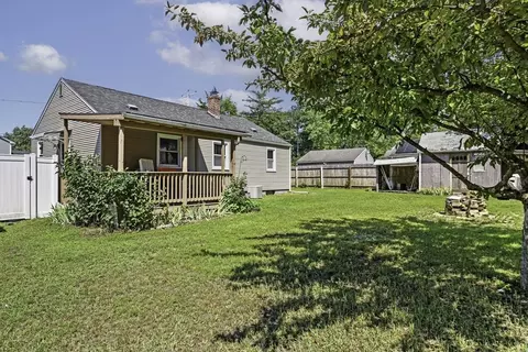 Exterior - 133 Denwall Dr, Springfield, MA 01119 photo 6 of 9