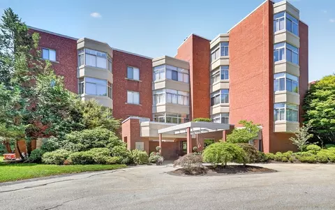 99-10 Florence St #2A, Newton, MA 02472