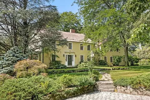 151 Oakland St, Wellesley, MA 02481