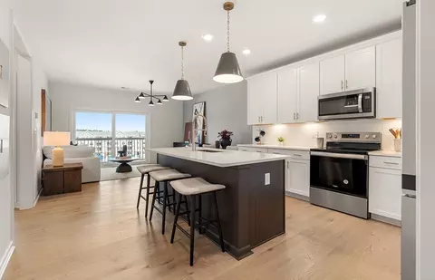 141 E Point Dr #211, East Providence, RI 02916