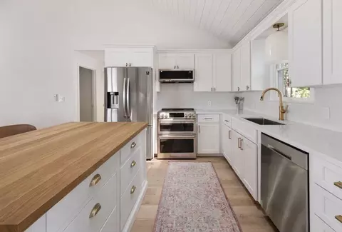 Kitchen - 30 Overland Rd, Mashpee, MA 02649 photo 2 of 3