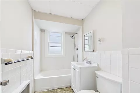 Bath - 15-17 Gladstone St, Everett, MA 02149 photo 2 of 3