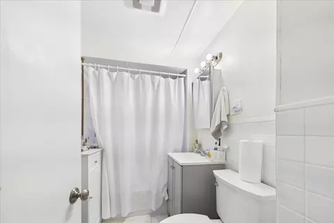 Bath - 15-17 Gladstone St, Everett, MA 02149 photo 3 of 3