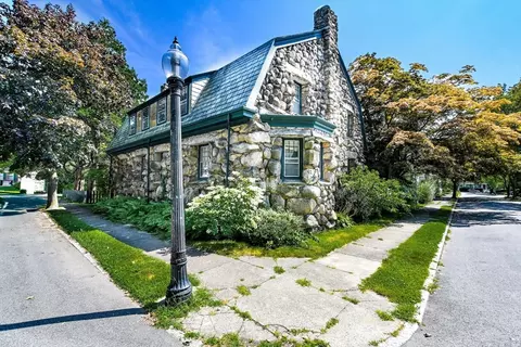 30 Arnold Pl, New Bedford, MA 02740