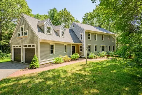 3 Sleepy Hollow Ln, Sandwich, MA 02563