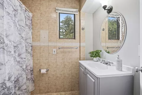 Bath - 66 Upland, Springfield, MA 01104 photo 2 of 2