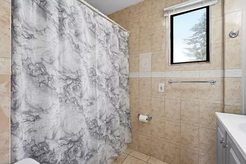Bath - 66 Upland, Springfield, MA 01104 photo 1 of 2
