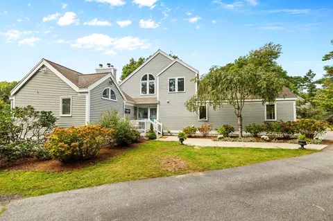 264 Hill And Plain Rd, Falmouth, MA 02536