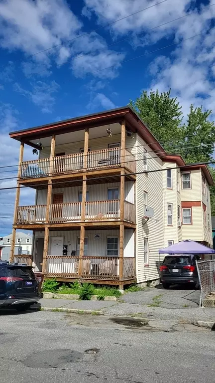 82-84 Willie St, Lowell, MA 01854