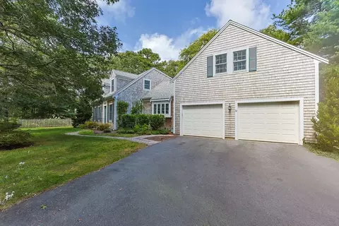 12 Pond St, Brewster, MA 02631