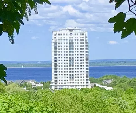 1 Tower Dr #704, Portsmouth, RI 02871