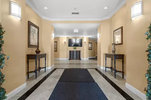 Entry Way - 120 Wyllis Ave #310, Everett, MA 02149 photo 2 of 3