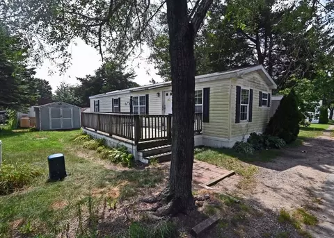 7 First Ave, Bourne, MA 02559