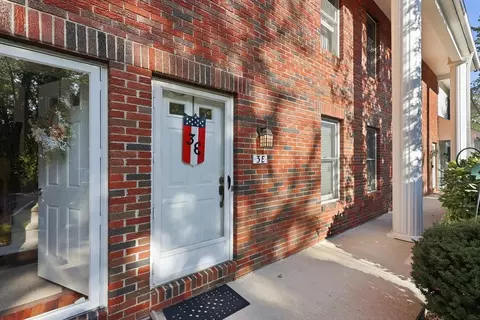 3 Castle Hill Rd #E, Agawam, MA 01001