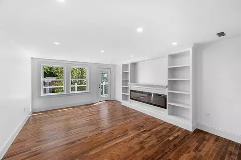 Living - 58 Granite St #4, Gloucester, MA 01930 photo 2 of 6