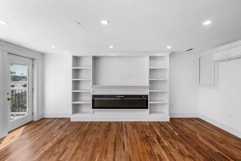 Living - 58 Granite St #4, Gloucester, MA 01930 photo 6 of 6