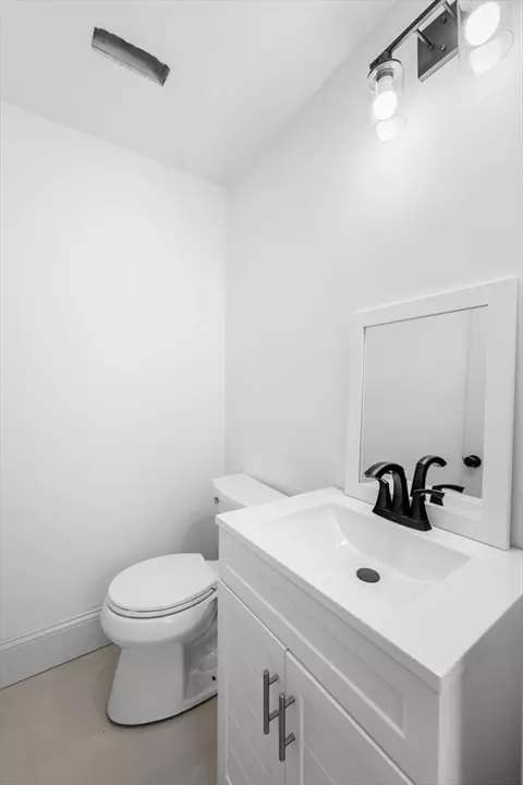 Bath - 58 Granite St #4, Gloucester, MA 01930 photo 3 of 7