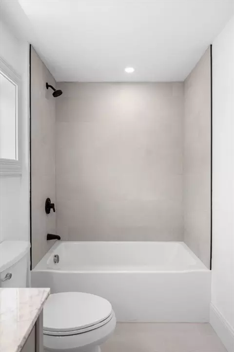 Bath - 58 Granite St #4, Gloucester, MA 01930 photo 4 of 7