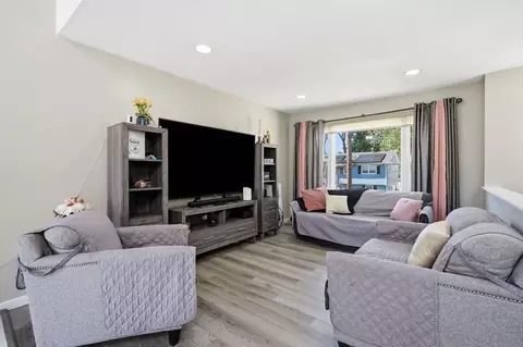 Living - 191 Lamont St, Springfield, MA 01119 photo 1 of 1
