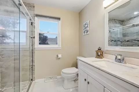 Bath - 191 Lamont St, Springfield, MA 01119 photo 1 of 4