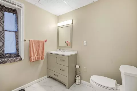 Bath - 191 Lamont St, Springfield, MA 01119 photo 3 of 4