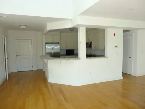 Living - 39 Taylor Dr #3008, Reading, MA 01867 photo 3 of 6