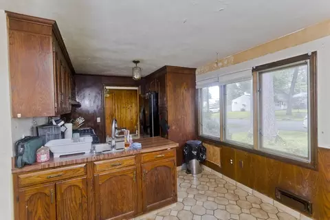 Kitchen - 240 E Allen Ridge Rd, Springfield, MA 01118 photo 4 of 4
