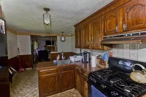 Kitchen - 240 E Allen Ridge Rd, Springfield, MA 01118 photo 2 of 4