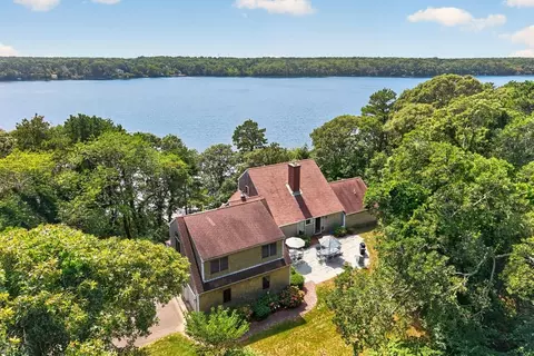 3 Hinckley Rd, Harwich, MA 02645