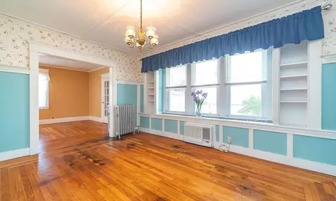 Living - 51 Itendale St, Springfield, MA 01108 photo 8 of 8