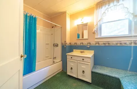 Bath - 51 Itendale St, Springfield, MA 01108 photo 1 of 1