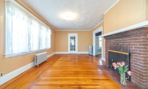 Living - 51 Itendale St, Springfield, MA 01108 photo 6 of 8