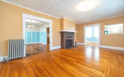 Living - 51 Itendale St, Springfield, MA 01108 photo 4 of 8