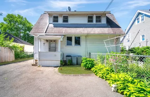 Exterior - 51 Itendale St, Springfield, MA 01108 photo 10 of 11
