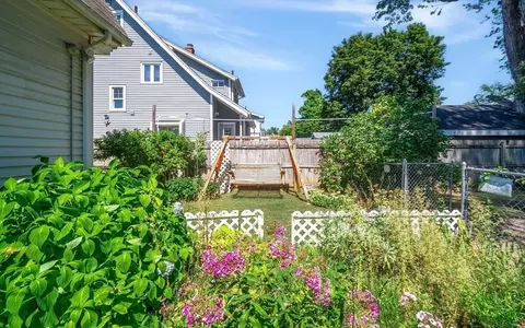 Exterior - 51 Itendale St, Springfield, MA 01108 photo 8 of 11