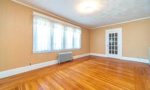 Living - 51 Itendale St, Springfield, MA 01108 photo 3 of 8