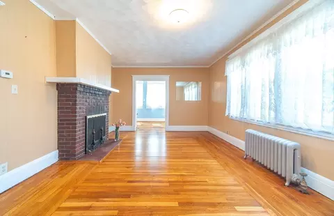 Living - 51 Itendale St, Springfield, MA 01108 photo 5 of 8