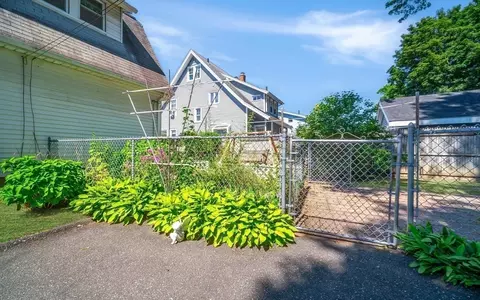 Exterior - 51 Itendale St, Springfield, MA 01108 photo 9 of 11