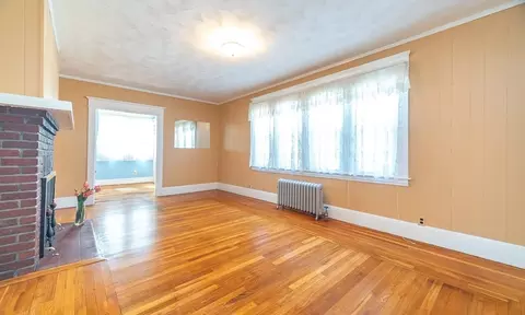 Living - 51 Itendale St, Springfield, MA 01108 photo 2 of 8