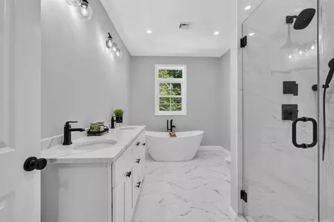 Bath - 44 Grandview Rd, Reading, MA 01867 photo 1 of 4