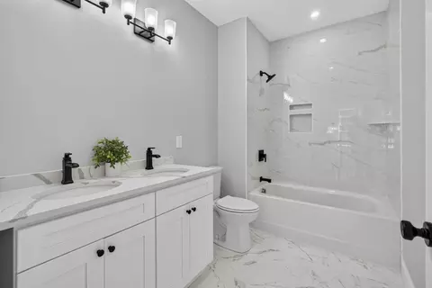 Bath - 44 Grandview Rd, Reading, MA 01867 photo 3 of 4