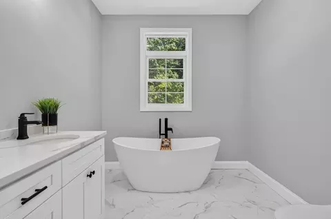 Bath - 44 Grandview Rd, Reading, MA 01867 photo 2 of 4