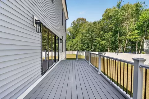 Exterior - 44 Grandview Rd, Reading, MA 01867 photo 2 of 5
