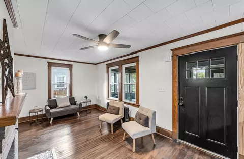 Entry Way - 19 Eldert St, Springfield, MA 01109 photo 3 of 6
