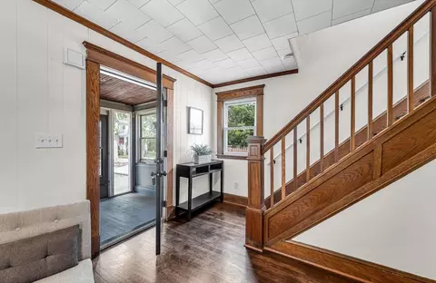 Entry Way - 19 Eldert St, Springfield, MA 01109 photo 2 of 6