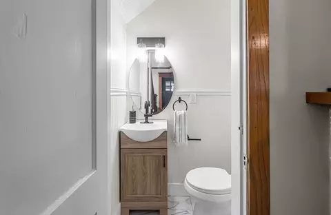Bath - 19 Eldert St, Springfield, MA 01109 photo 1 of 4