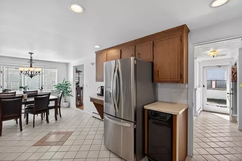 Kitchen - 4 River Park St, Needham, MA 02494 photo 3 of 4