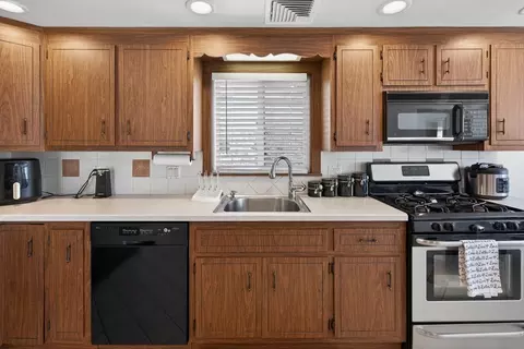 Kitchen - 4 River Park St, Needham, MA 02494 photo 2 of 4